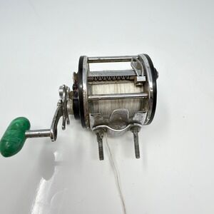 VTG JC Higgins 304-42250 Conventional Saltwater Fishing Reel Green Swirl Handle